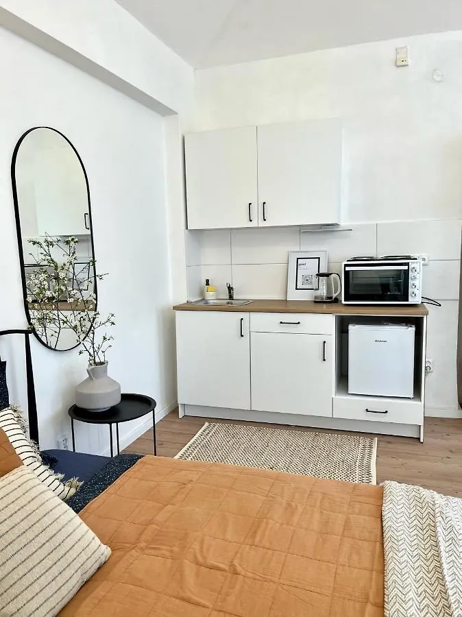Homely Apartment Close To Metro Palmovka location