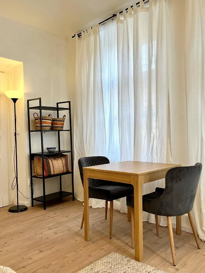 Homely Apartment Close To Metro Palmovka براغ