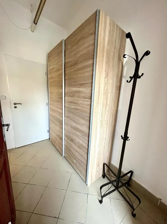 Homely Apartment Close To Metro Palmovka براغ